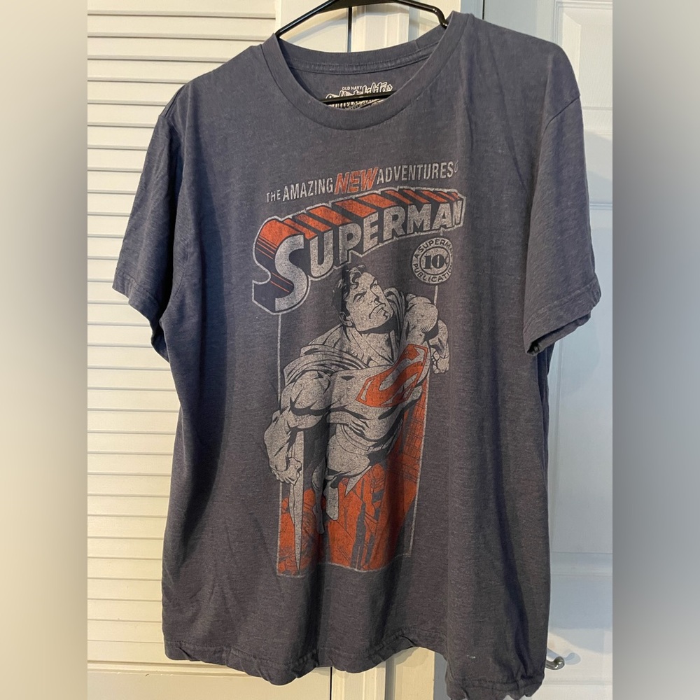 Adult navy blue Superman graphic tshirt size large 
excellent used condition